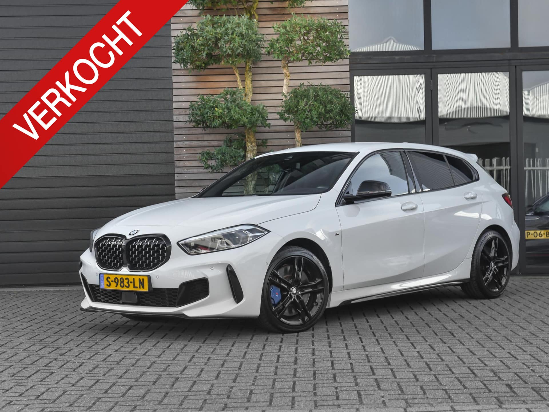 BMW 1 Serie, M135i xDrive High Executive · 2020 · ALPINWEISS III (300)