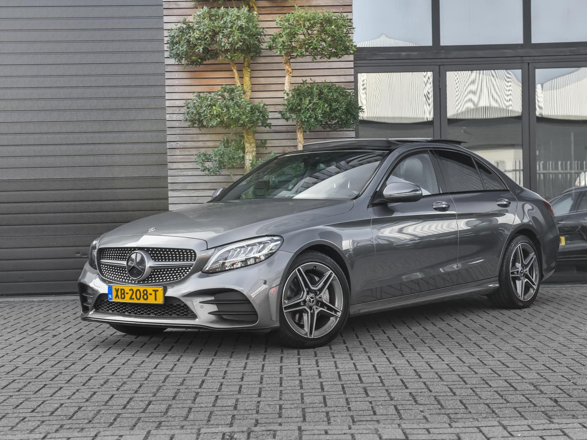 Mercedes-Benz C-Klasse, 160 Business Solution AMG · 2018 · SELENITE GRAY - METALLIC PAINT (992U)